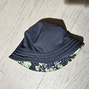Lululemon Reversible Black and Green Bucket Hat